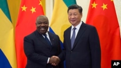 資料照: 中國國家主席習近平在北京人大會堂會見到訪的加彭總統阿裡·邦戈·翁丁巴。 (2018年9月1日)
