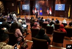 Menteri Luar Negeri AS Antony Blinken menyampaikan sambutan tentang strategi Indo-Pasifik pemerintahan Biden di Universitas Indonesia di Jakarta Selasa, 14 Desember 2021. (Olivier Douliery via AP)
