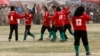 Timnas sepak bola putri Afghanistan merayakan kemenangan dalam laga persahabatan antara timnas Afghanistan dengan timnas putri dari Pasukan Keamanan Internasional pimpinan NATO di Kabul, 29 Oktober 2010.