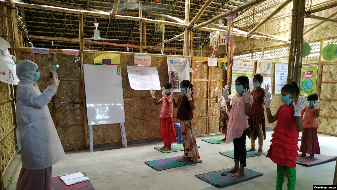 ကုလသမဂ္ဂဖွင့်ထားသည့်ကျောင်းတခုတွင် ရိုဟင်ဂျာ ကလေးငယ်များ COVID ကာကွယ်ရေး သင်ယူနေစဉ်