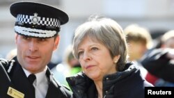 英國首相3月15日視察前俄羅斯間諜遇襲地點（路透社）