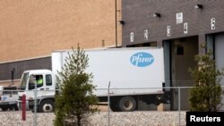 Kamion ispred Fajzerove fabrike u mestu Portidž u Mičigenu, 11. decembra 2020.