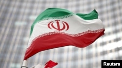 پرچم جمهوری اسلامی در مقابل سازمان ملل در وین