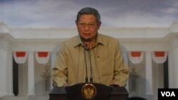 Presiden SBY memberi keterangan pers soal Perppu Pilkada di Istana Negara, Jakarta hari Kamis 2/10 (foto: VOA/Andylala)