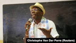 Candidato Presidencial Domingos Simões Pereira numa reunião com estudantes na Universidade Lusófona em Bissau, 21 Novembro 2019
