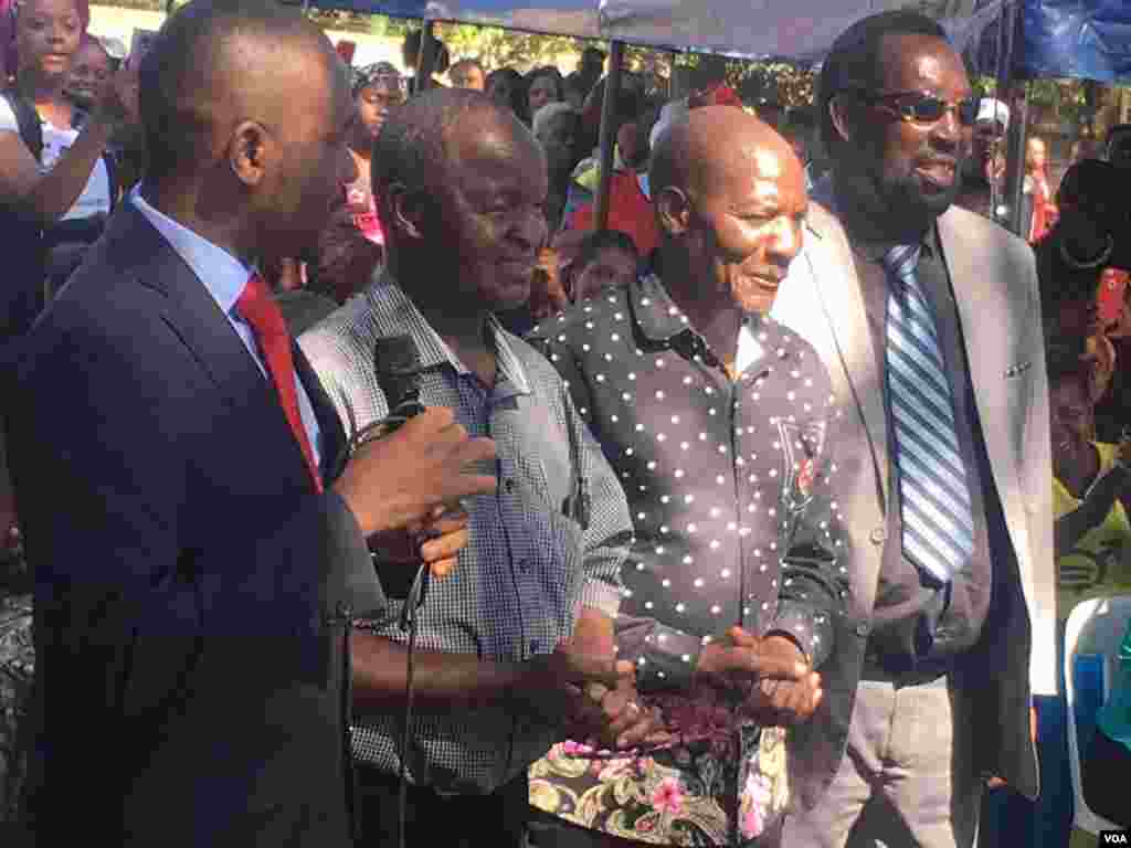 Nelson Chamisa and other people at Tuku funeral