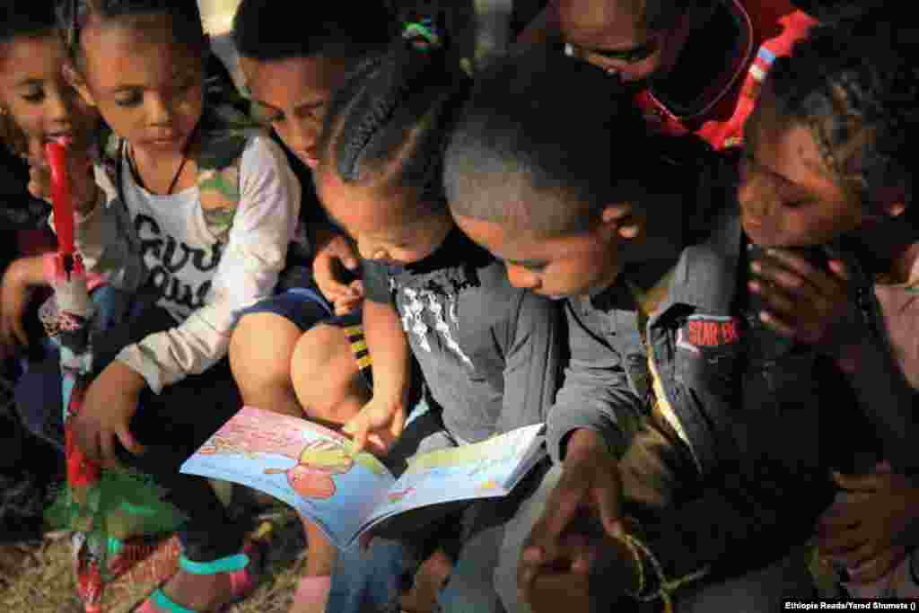 ህጻናት በንባብ ላይ ፣ በአማራ ክልል አጣዬ ከተማ የተነሳ