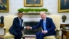 El primer ministro británico, Rishi Sunak, a la izquierda, y el presidente estadounidense, Joe Biden, a la derecha, se dan la mano durante su reunión bilateral en la Casa Blanca, Washington, el 8 de junio de 2023.