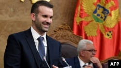 Novoizabrani crnogorski premijer Milojko Spajić u Skupštini Crne Gore (Foto: SAVO PRELEVIC / AFP)
