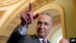 Pemimpin minoritas Senat dari faksi Demokrat, Chuck Schumer, dalam sebuah acara di Capitol Hill, 8 Mei 2018 di Washington.