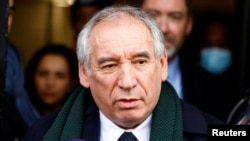 თანამდებობის დაკავებისთანავე, საფრანგეთის ახალი პრემიერი ფრანსუა ბაირუ მედიას შეხვდა. 13 დეკემბერი, 2024წ.
