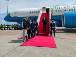 Menteri Luar Negeri AS Antony Blinken tiba di Bandara Internasional Soekarno-Hatta di Tangerang, dekat Jakarta, 13 Desember 2021. (Courtesy of Ministry of Foreign Affairs/Handout via REUTERS)