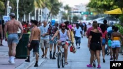 Popularno šetalište Oušn drajv u Majami Biču, 26. juna 2020. (Foto: AFP/Chandan Khanna)