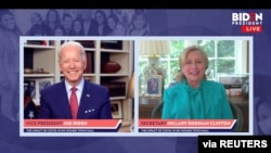 Kandidat capres yang diusung Partai Demokrat Joe Biden dan mantan menteri luar negeri Hillary Clinton yang mendukung Biden dalam konferensi video di Wilmington, Delaware, 28 April 2020. (Foto: Biden For President/Handout)