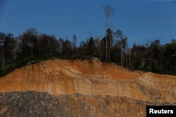 Tambang batu bara mengakibatkan kerusakan lingkungan dekat Samarinda, Provinsi Kalimantan Timur (Foto: Reuters).
