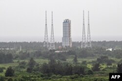 Platform peluncuran misi Chang'e-6 dari Program Eksplorasi Bulan China di Pusat Peluncuran Luar Angkasa Wenchang di Provinsi Hainan, China selatan pada 2 Mei 2024. (Foto: AFP)