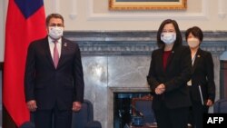 2021年11月13日，台灣總統蔡英文在總統府會見來訪的洪都拉斯總統總統胡安·奧蘭多·埃爾南德斯。