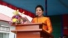 លោកស្រី សុទ្ធី ហៃដ្ឋ ថ្លែង​ក្នុង​ពិធី​សម្ពោធ​សាល​ថ្មី​នៃ​មន្ទីរពេទ្យ​ជាតិ​ក្នុង​ស្រុក​ក្រគរ ខេត្ត​ពោធិ៍សាត់ ដែល​ជា​ទី​កន្លែង​កំណើត​របស់​អ្នកស្រី កាលពីឆ្នាំ២០១៨។ (រូបថតផ្តល់ឲ្យដោយលោកស្រី សុទ្ធី ហៃដ្ឋ)