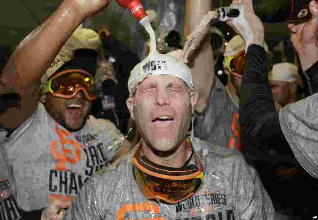 San Francisco Giants' Tim Hudson celebrates their win after Game 7 of baseball's World Series against the Kansas City Royals, Kansas City, Missouri, Oct. 29, 2014.