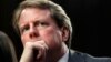 Penasihat Gedung Putih Don McGahn, mendengarkan saat dia menghadiri sidang konfirmasi calon Mahkamah Agung Brett Kavanaugh di hadapan Komite Kehakiman Senat di Capitol Hill di Washington, 4 September 2018. (Foto: AP)