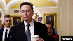 Elon Musk, membeli media sosial Twitter, kini bernama X, pada tahun 2022 (foto: dok). 