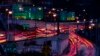 Sejumlah kendaraan bergerak melewati jalan tol antar negara bagian Interstate 76 di Philadelphia menjelang liburan Thanksgiving, pada 22 November 2023. (Foto: AP/Matt Rourke)