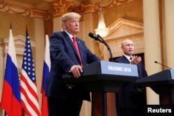 Ruski predsednik Vladimir Putin na zajedničkoj konferenciji za novinare sa predsednikom Trampom u Helsinkiju.