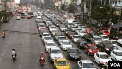 Kemacetan jalan raya di Bangkok, yang ada di posisi ke-8 kota termacet di dunia. (VOA/Steve Herman)