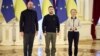 Zvaničnici Evropske unije Ursula fon der Lajen i Šarl Mišel sa ukrajinskim predsednikom Volodimirom Zelenskim (Ukrainian Presidential Press Service/Handout via REUTERS)