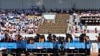 新疆2014年5月27日在伊犁体育馆举行公审大会，卡车上是罪犯和犯罪嫌疑人以及押解他们的警察