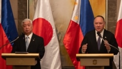 2月24日，菲律賓國防部長吉爾伯托‧特奧多羅(右)和日本防衛大臣中谷元在雙邊會談後舉行聯合記者會。 (圖片來源：AFP)