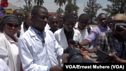 Minganga batamboli mpo na kosenga prime ya likama, na Bukavu, Sud-Kivu, le 20 mars 2019. (VOA/Ernest Muhero)