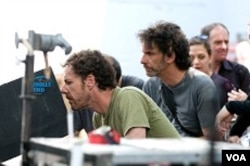 Sutradara Ethan dan Joel Coen di tengah pembuatan film 'True Grit.'