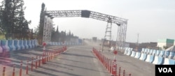 FILE - This Kurdish security checkpoint sits between Amuda and Qamishli, Nov. 26, 2015. (Credit: S. Kajjo/VOA)