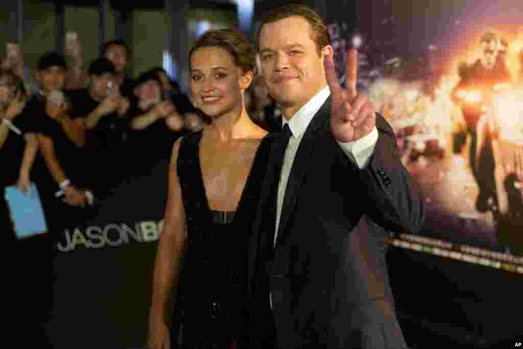 影片《谍影重重5》（Jason Bourne）男女主角扮演者麦特&middot;戴蒙和 艾丽西&middot;卡维坎德(Alicia Vikander) 在北京推广该电影（2016年8月16日）
