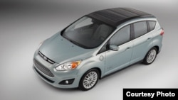 Mobil Ford jenis C-MAX Solar Energi Concept dalam gambar yang disediakan oleh perusahaan.
