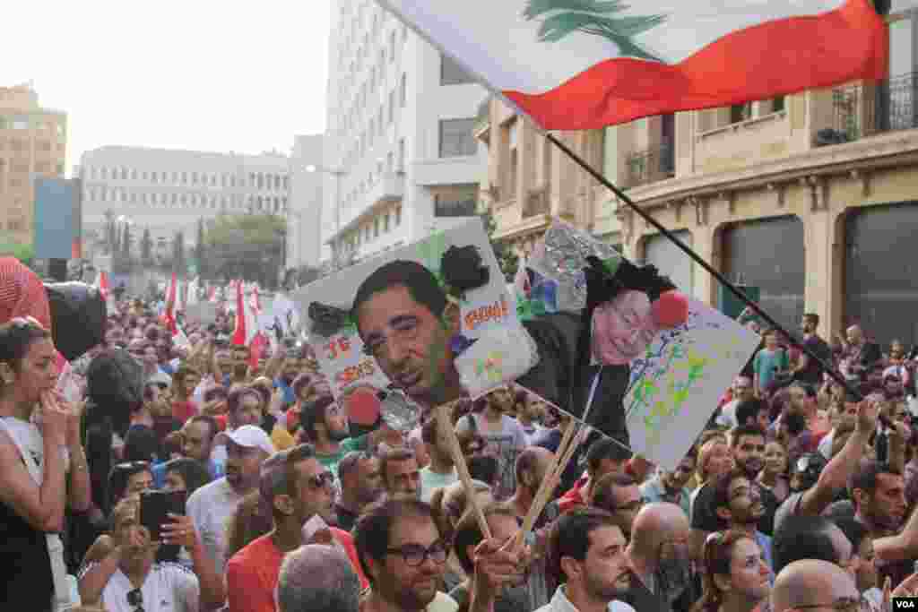 Thousands gathered close to Lebanon’s parliament as part of protests organized by the You Reek movement in Beirut, Lebanon, Aug. 22, 2015. (J. Owens/VOA)