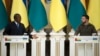 Umaro Sissoco Embaló, Presidente da Guiné-Bissau (esa) e Volodymir Zelenskyy, Presidente da Ucrânia, (esq), Kyiv, 26 Outubro 2022