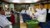 ၂၀၁၅ ခုနှစ် ရွေးကောက်ပွဲတုန်းက ရန်ကုန်မြို့ရှိ မဲရုံတခုမှာ တွေ့ရတဲ့ မဲများရေတွက်နေတဲ့ မြင်ကွင်း။ (နိုဝင်ဘာ ၀၈၊ ၂၀၂၀)
