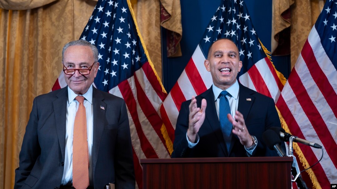 Senato Çoğunluk Lideri Schumer ve Temsilciler Meclisi Azınlık Lideri Jeffries, ortak basın toplantısıyla, Kamala Harris'e başkan adaylığı için desteklerini açıkladı. (23 Temmuz 2024)