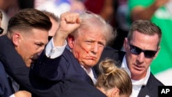 Antigo Presidente Donald Trump depois de ter sido atingido em Butler, Pensilvânia, 13 julho 2024