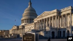Gedung Capitol di Washington DC, pada hari pertama penutupan pemerintah Amerika Serikat, 20 Januari 2018.
