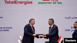 قرارداد طی مراسمی در شهر بغداد بین پاتریک پویان، رئیس شرکت «توتال انرژی»، و حیان عبدالغنی، وزیر نفت عراق، به امضا رسید.