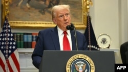 
2025년 1월 21일 도널드 트럼프 대통령이 워싱턴D.C. 백악관 루즈벨트 룸에서 연설을 진행하고 있다.