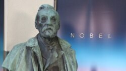 El premio Nóbel de Química es concedido a dos científicos estadounidenses y un británico.
