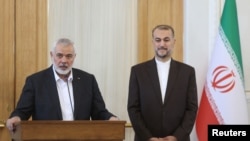 اسماعیل هنیه (چپ) و حسین امیر عبداللهیان