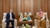 Menteri Luar Negeri Iran Hossein Amirabdollahian (kiri) melakukan pertemuan dengan Menlu Arab Saudi, Pangeran Faisal bin Farhan Al Saud di Jeddah, Arab Saudi hari Rabu (18/10). 