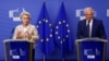 Presiden Komisi Eropa Ursula von der Leyen (kiri) dan Kepala Kebijakan Luar Negeri Uni Eropa Josep Borrell dalam konferensi pers di Brussel, Belgia, 28 September 2022.