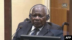 Felicien Kabuga, tersangka pemodal genosida 1994 di Rwanda, pada sidang di Den Haag, pada 18 Agustus 2022. (Handout / MICT / AFP)