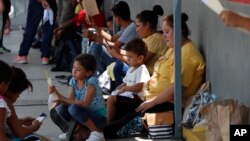 Central American migrants wait to enter Mexico legally, outside a Mexican immigration control center on Mexico's southern border with Guatemala, near Ciudad Hidalgo, Mexico, June 6, 2019.